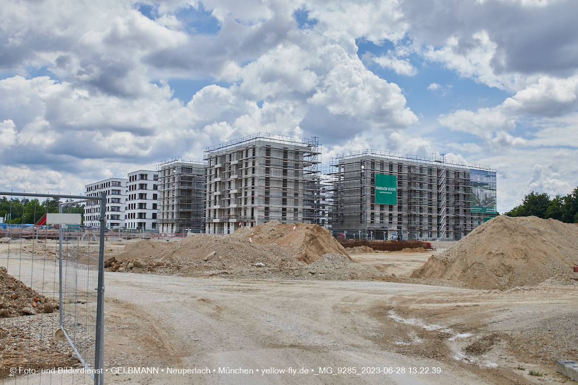 28.06.2023 - Baustelle Alexisquartier - neue DEMOS-Hinweisschilder